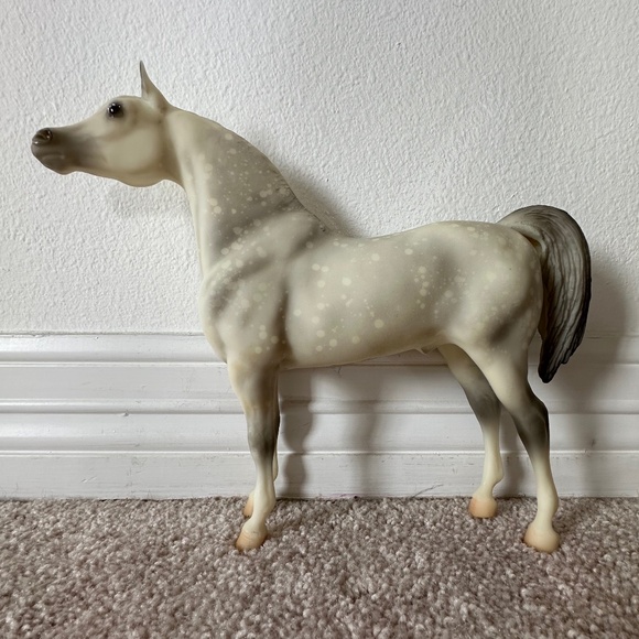 Breyer Horse #839 - Proud Arabian Stallion *Signed By Peter Stone* - Picture 1 of 9
